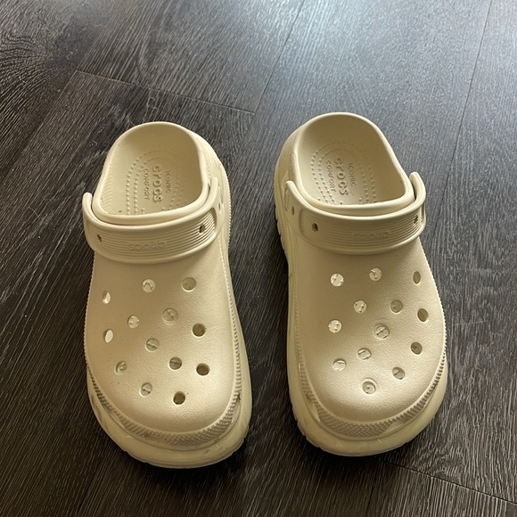 Crocs Mega Crush Clog in Bone Size 6 - Picture 5 of 5